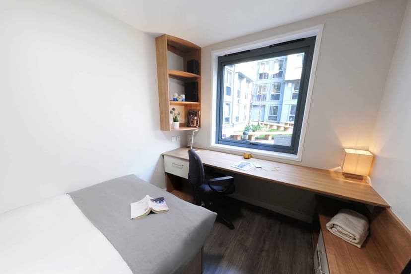 Silver Ensuite Mid Level - Image 1