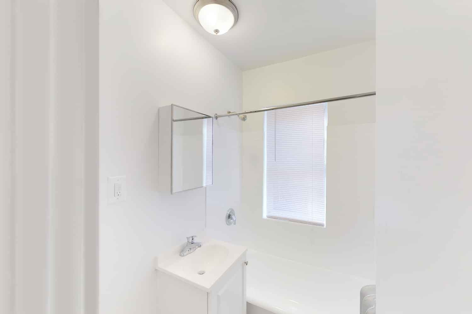 Studio Apartment - Image 2