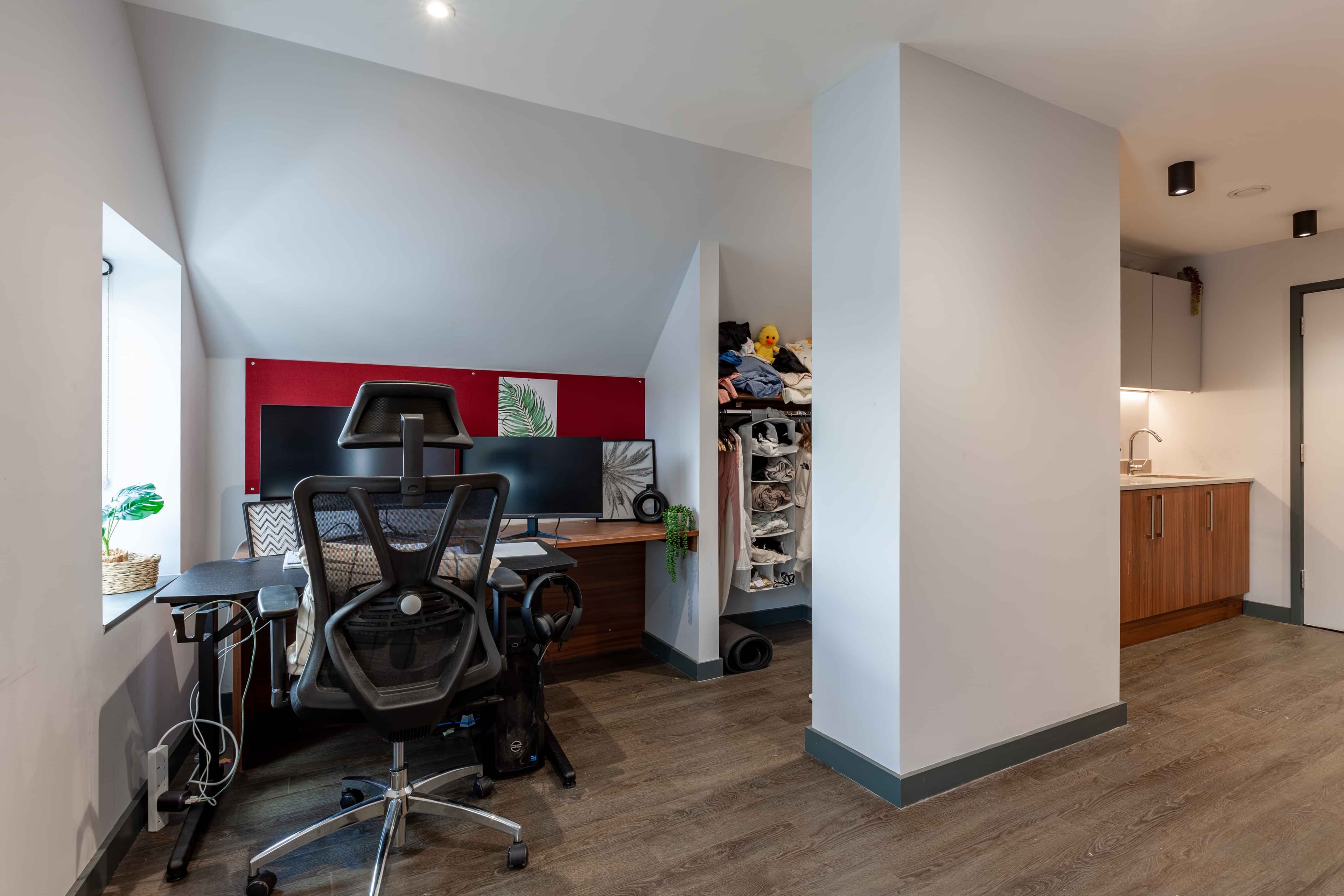 Deluxe Plus Studio - Image 7