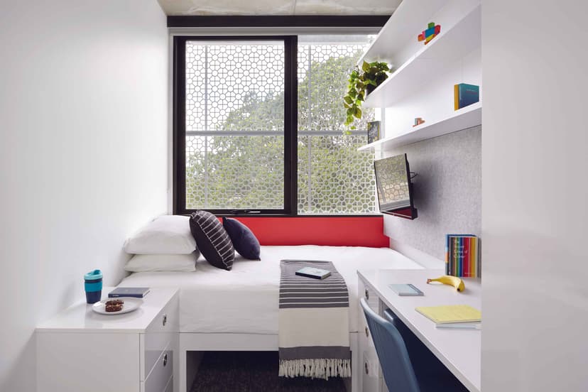 5 Bedroom Shared Bathroom, Double Bed - Image 1
