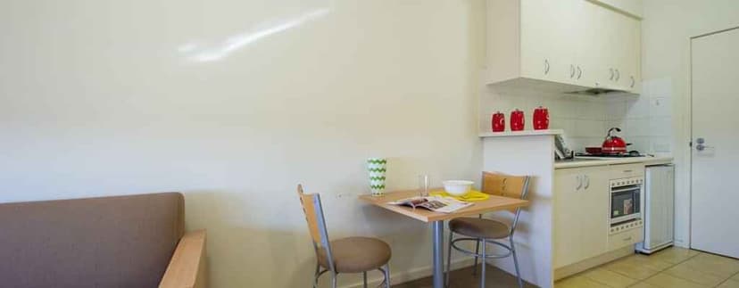 Studio Apartment - Image 2