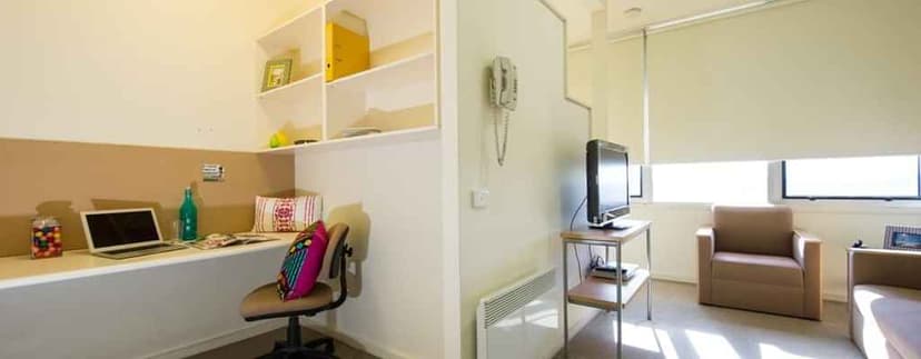 Studio Apartment - Image 3