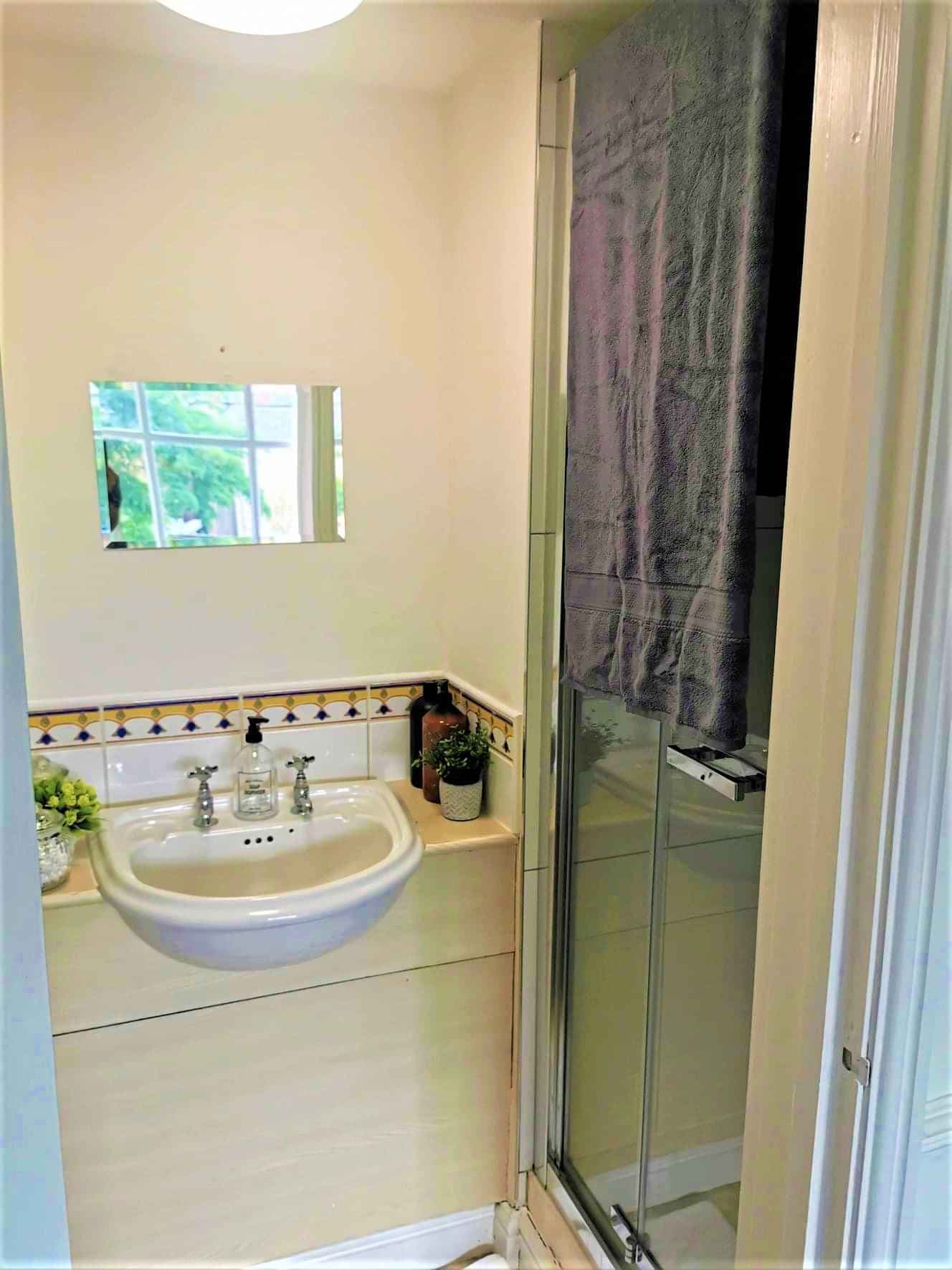 Classic Bedroom - Image 7