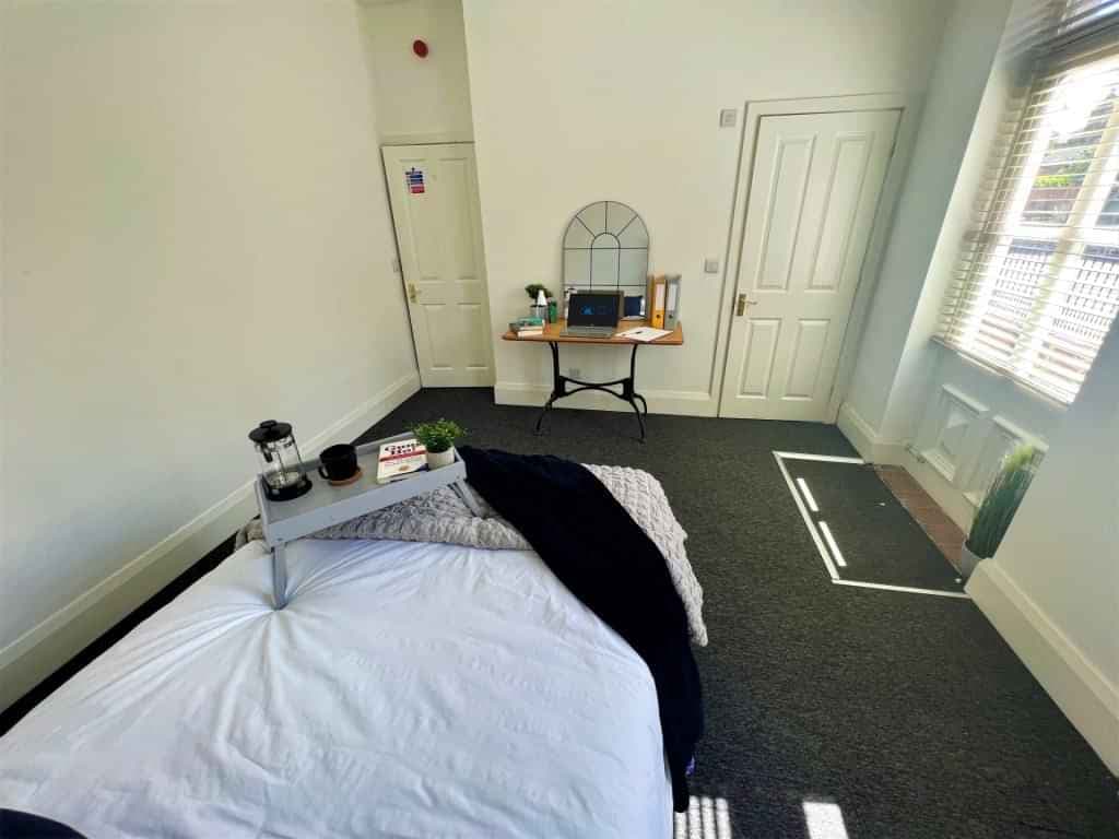 Classic En-Suite - Image 2