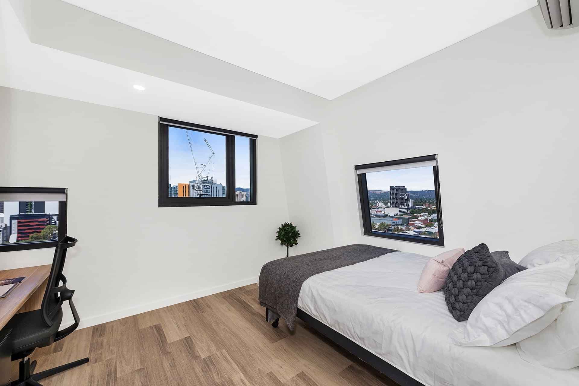 Large Studio, Queen Bed - Image 1