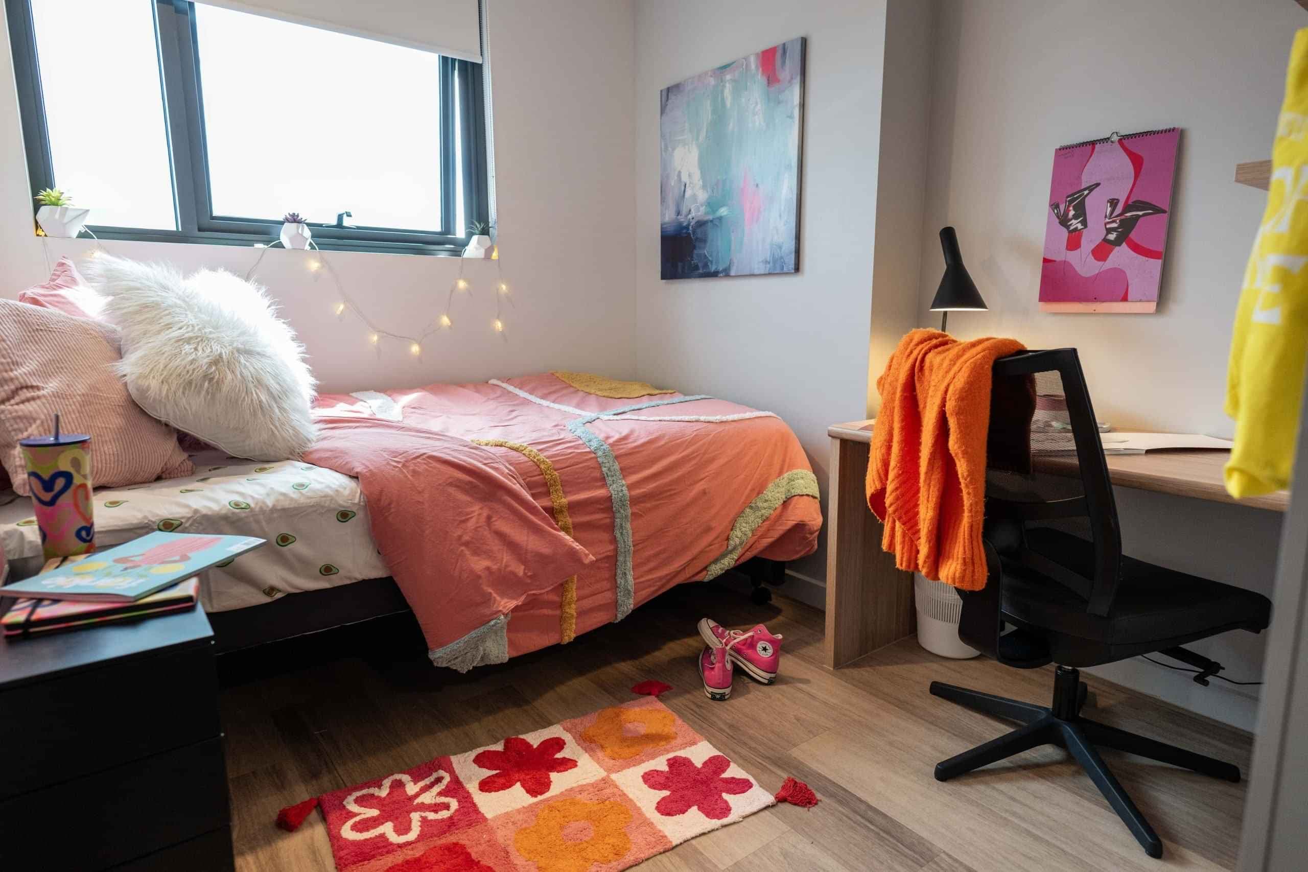 6 Bedroom Ensuite, Double Bed - Image 2