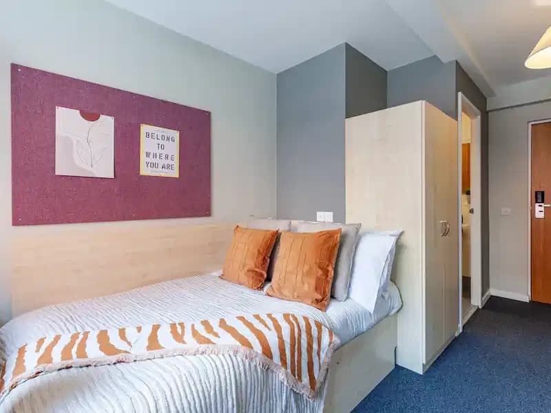 Premium Plus Ensuite - Image 4