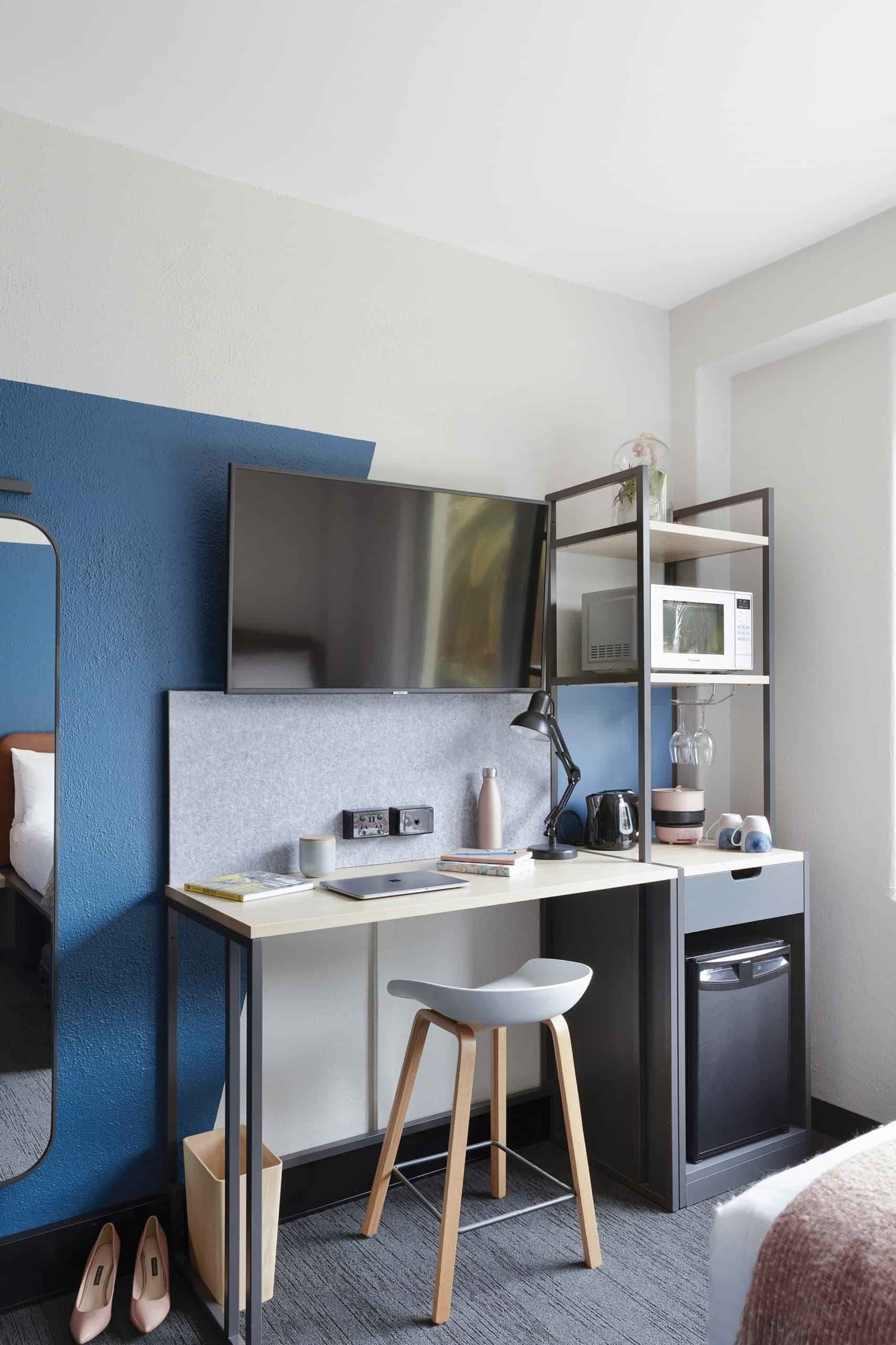 Studio Deluxe - Image 3