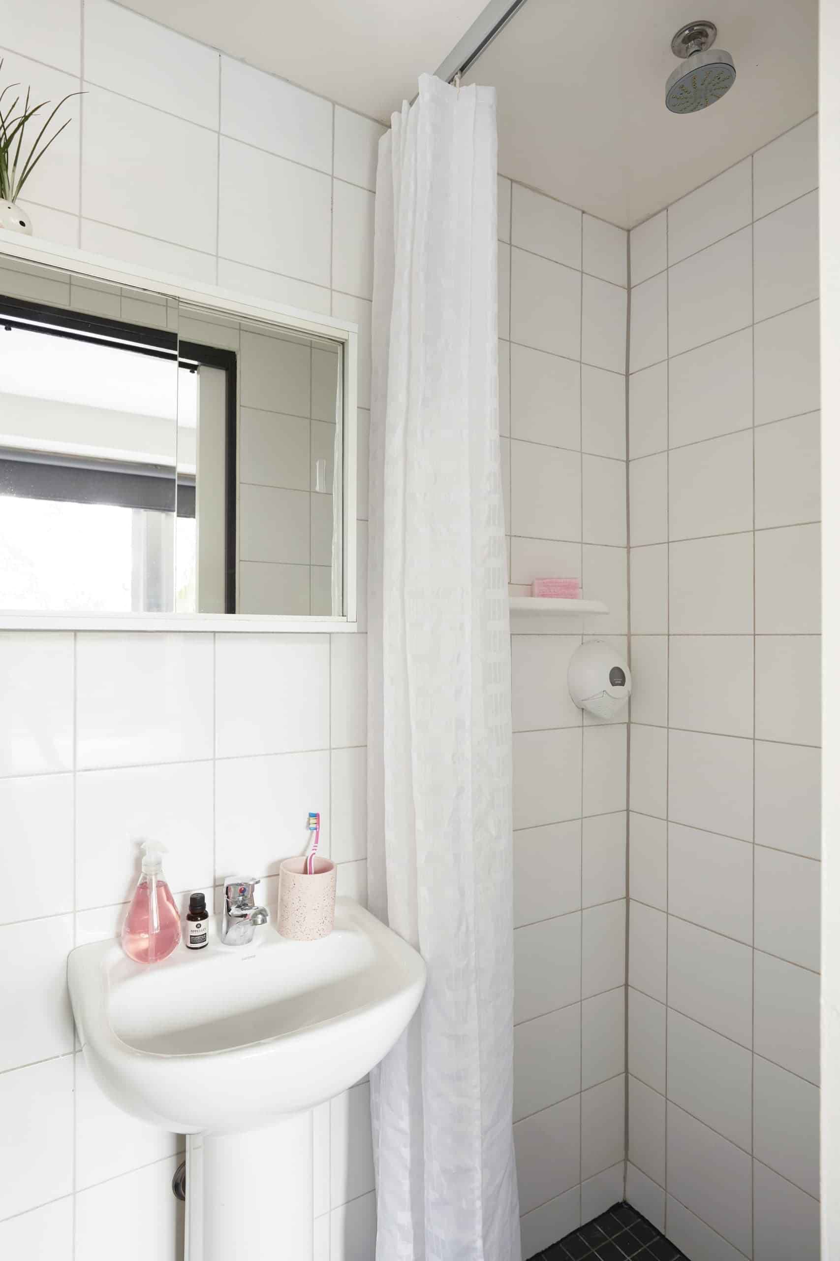 Studio Deluxe - Image 2