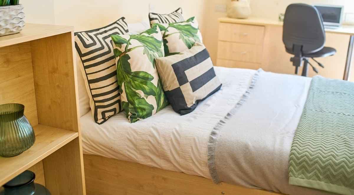 Deluxe 4 & 5 Bed En-suite - Image 2