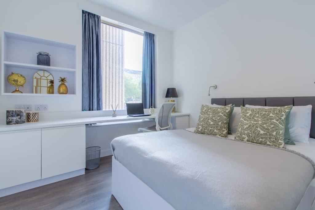 Prestige 1 Bed Apartment - Image 2
