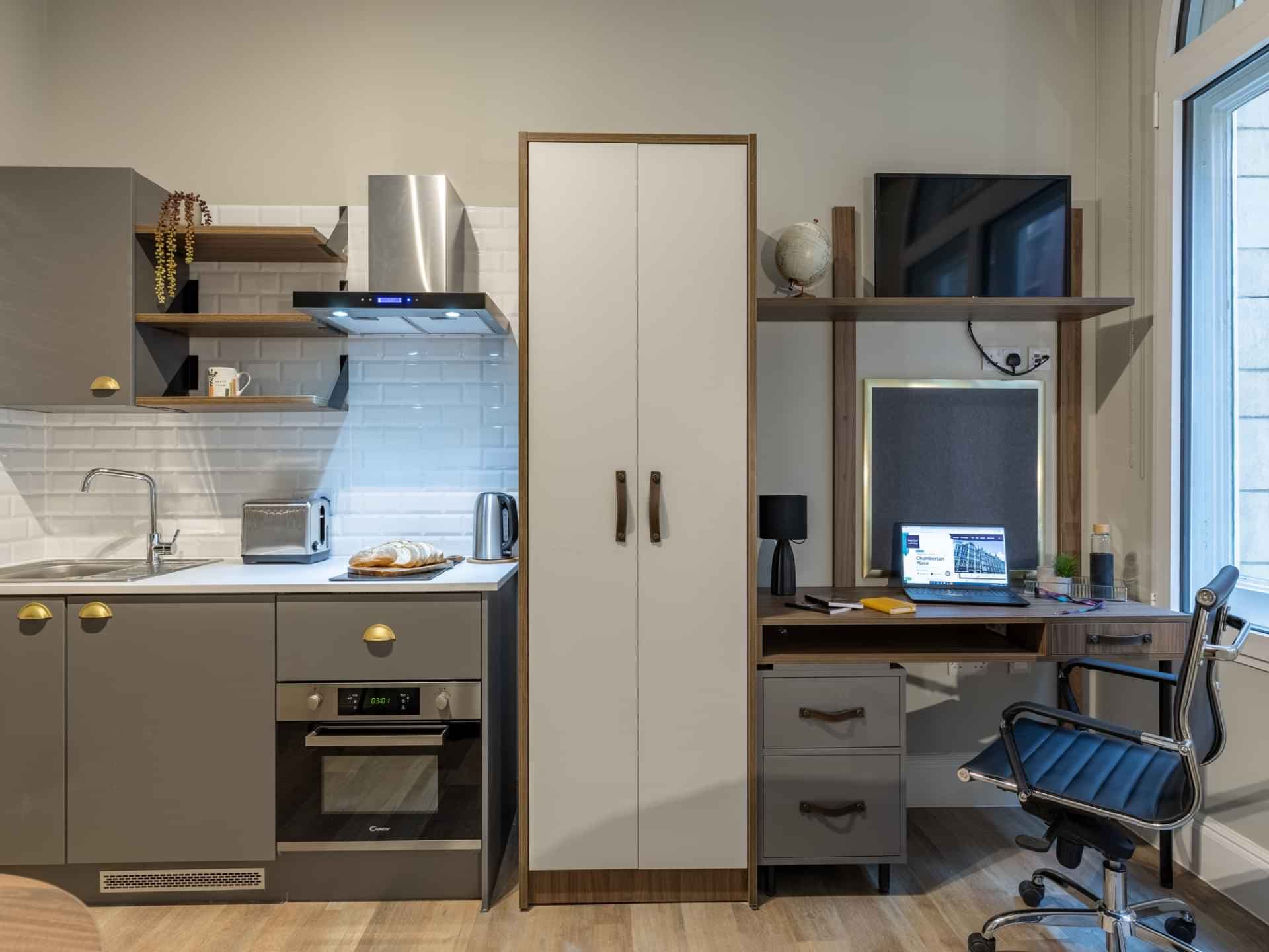 Silver Studio - Image 6