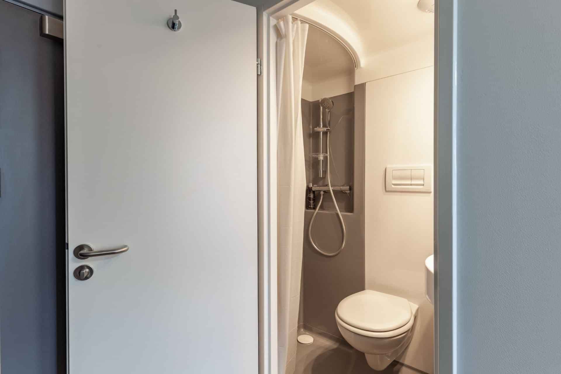 Classic Ensuite - Image 1