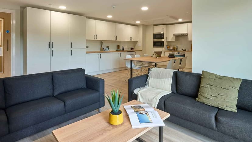 Silver En-suite - Image 7