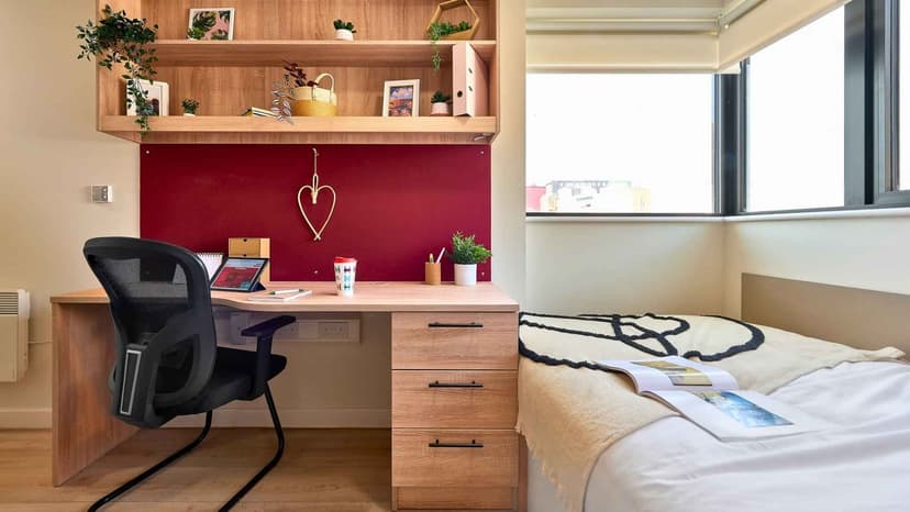 Silver En-suite - Image 3