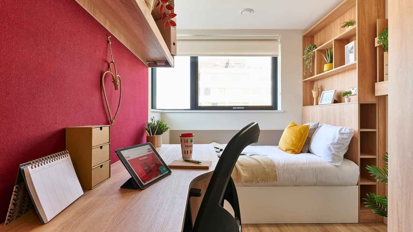 Silver En-suite - Image 2