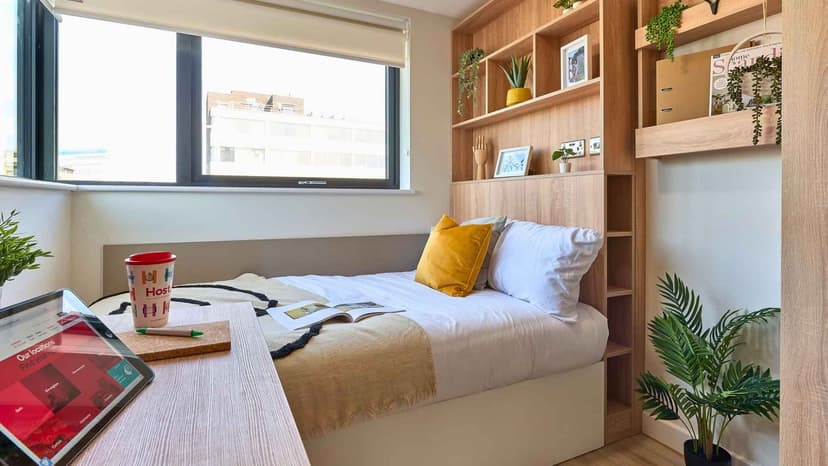 Silver En-suite - Image 1