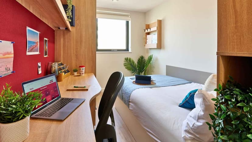 Gold En-suite - Image 3