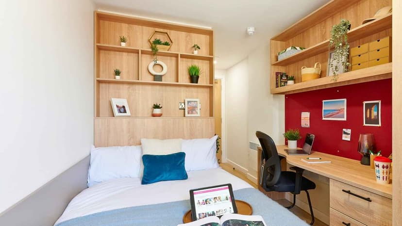 Gold En-suite - Image 2
