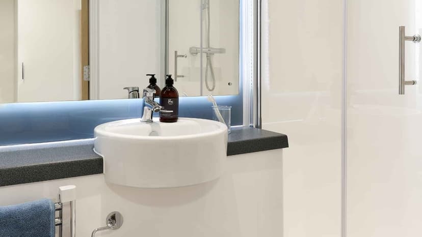 Platinum En-suite - Image 6