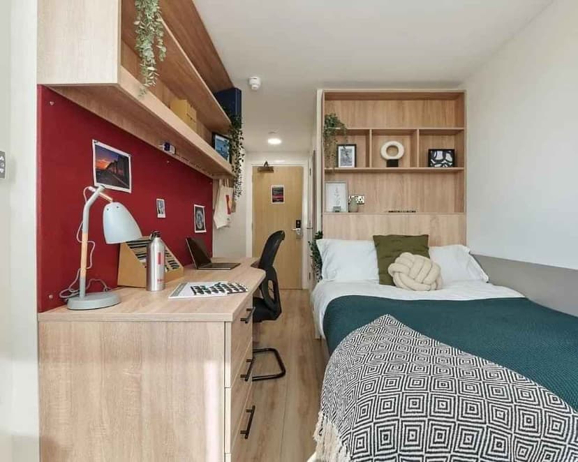 Platinum En-suite - Image 1