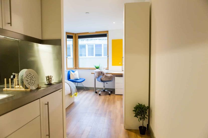 Silver Ensuite Plus Mid Level - Image 4