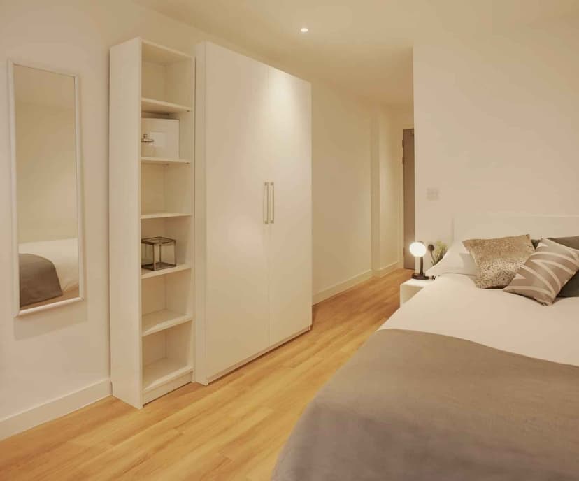 Silver Ensuite Plus Mid Level - Image 3