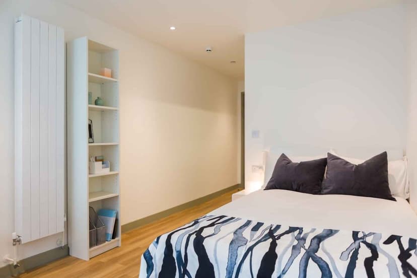 Silver Twin Ensuite Mid Level - Image 4