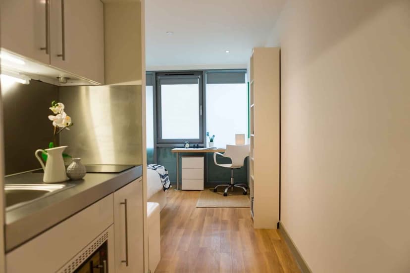 Silver Twin Ensuite Mid Level - Image 2