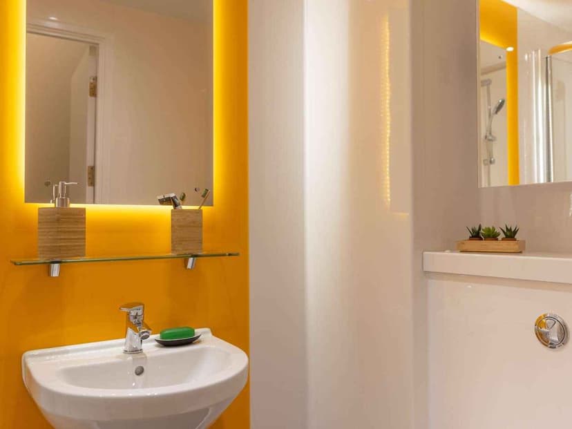 Standard Ensuite - Image 6