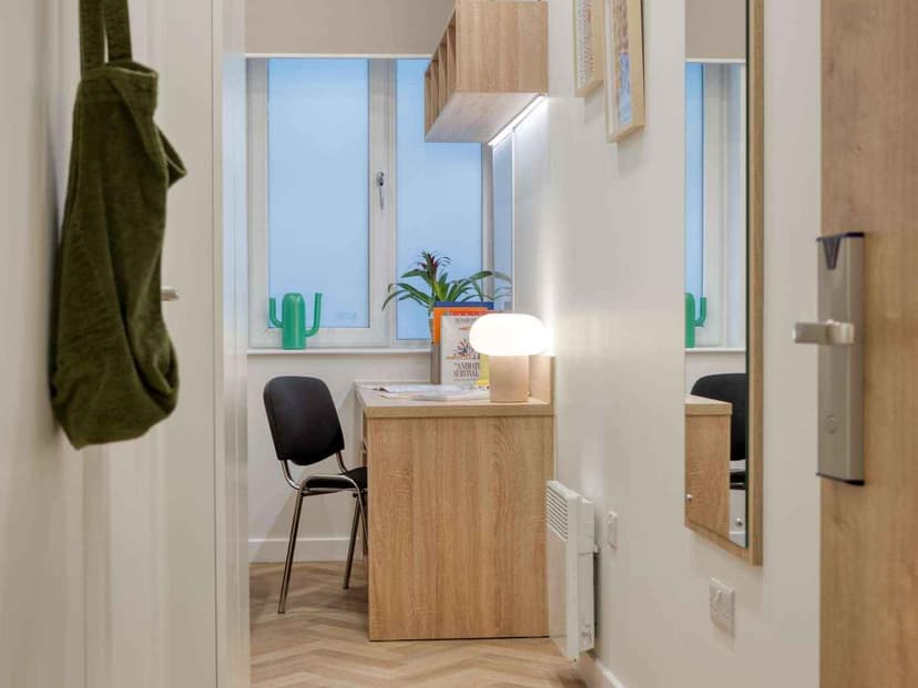 Standard Ensuite - Image 7