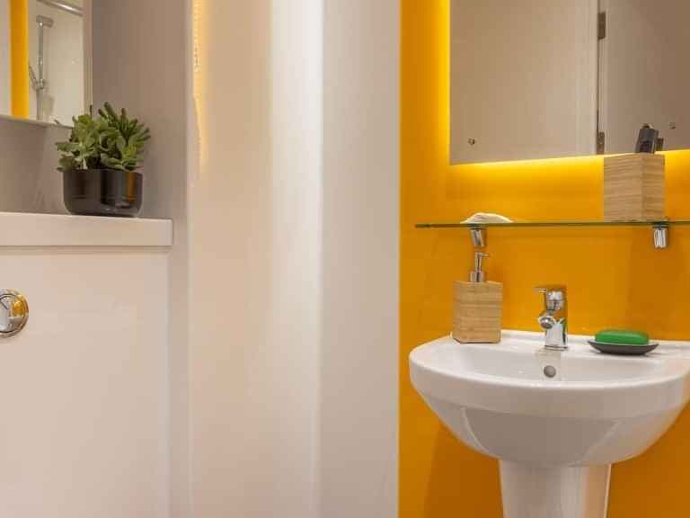 Classic Ensuite - Image 2