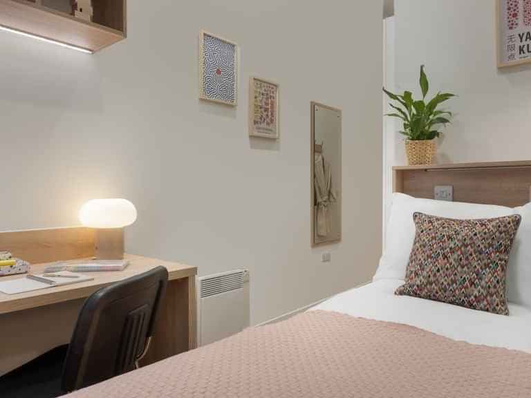 Classic Ensuite - Image 1