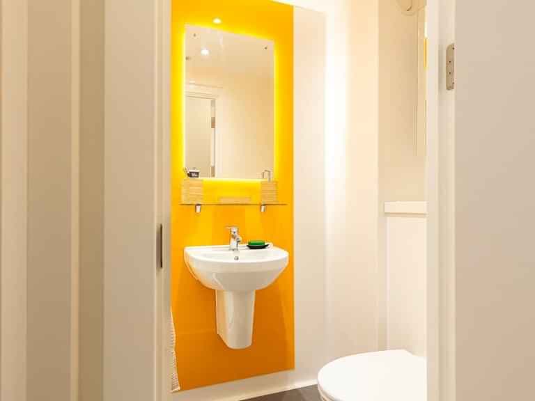 Deluxe Ensuite - Image 4