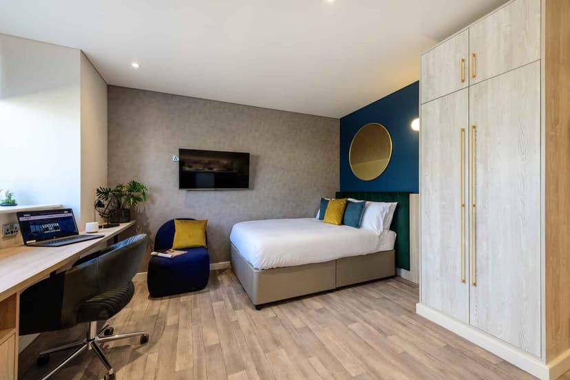 Platinum Executive Studio - Image 1