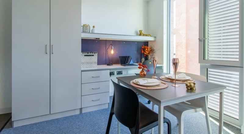 Canalside Studio - Image 7