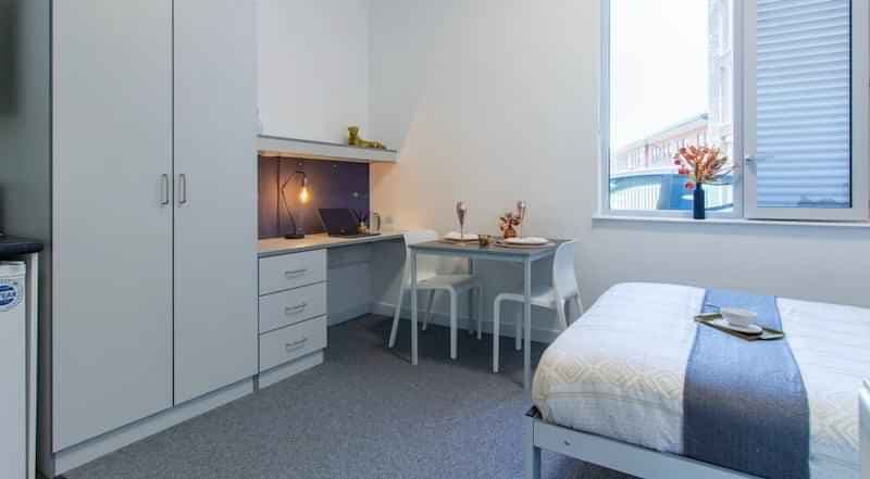 Courtyard Studio - Image 6