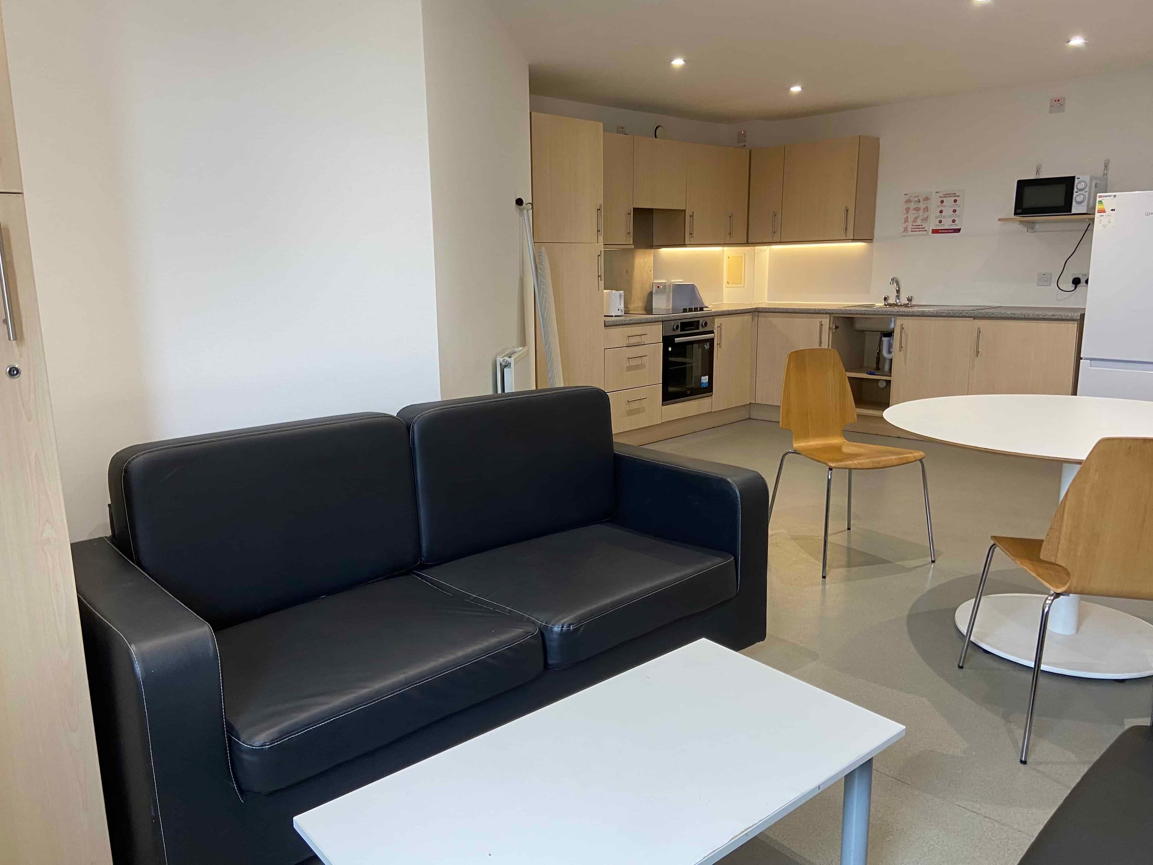 Classic En-suite - Image 19