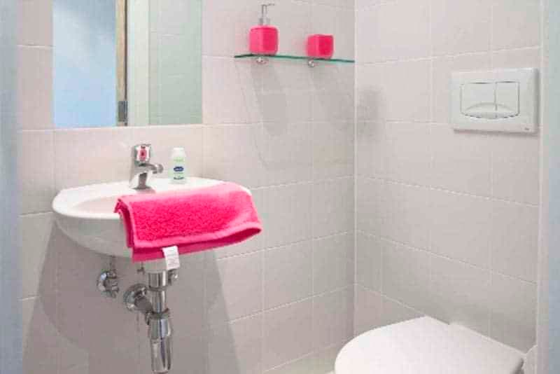 Classic En-suite - Image 3
