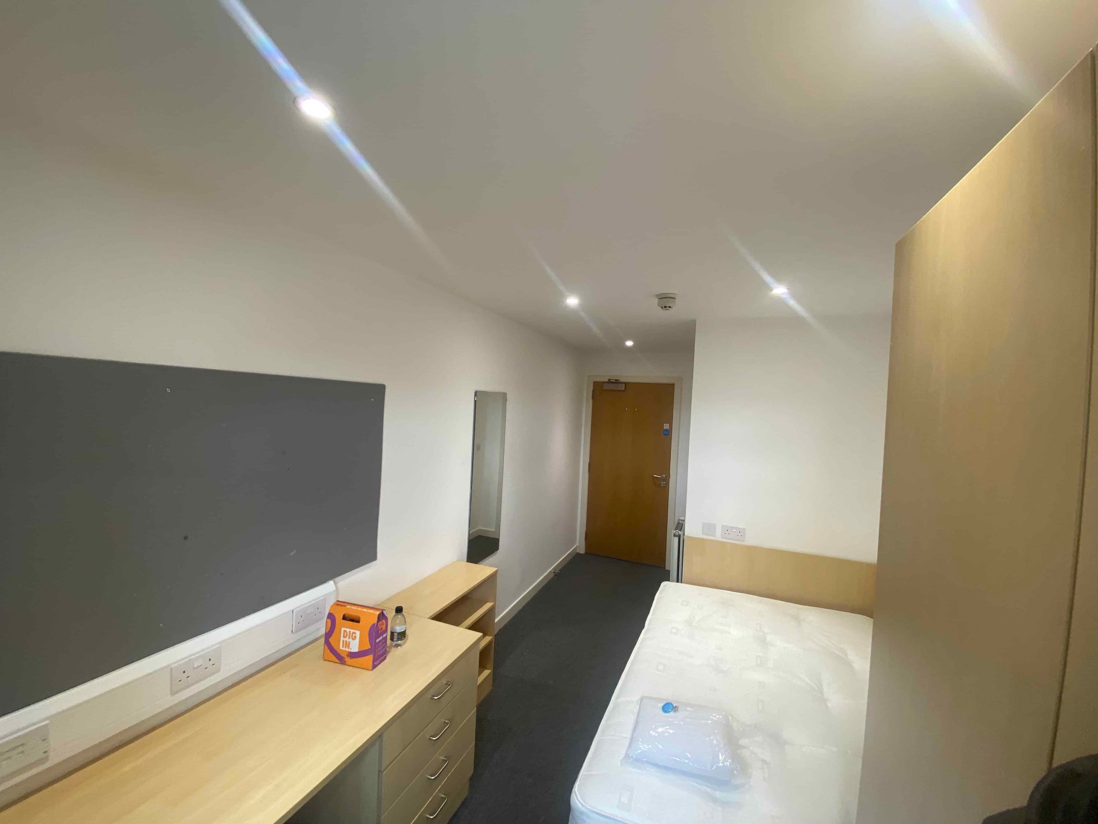 Classic En-suite - Image 11