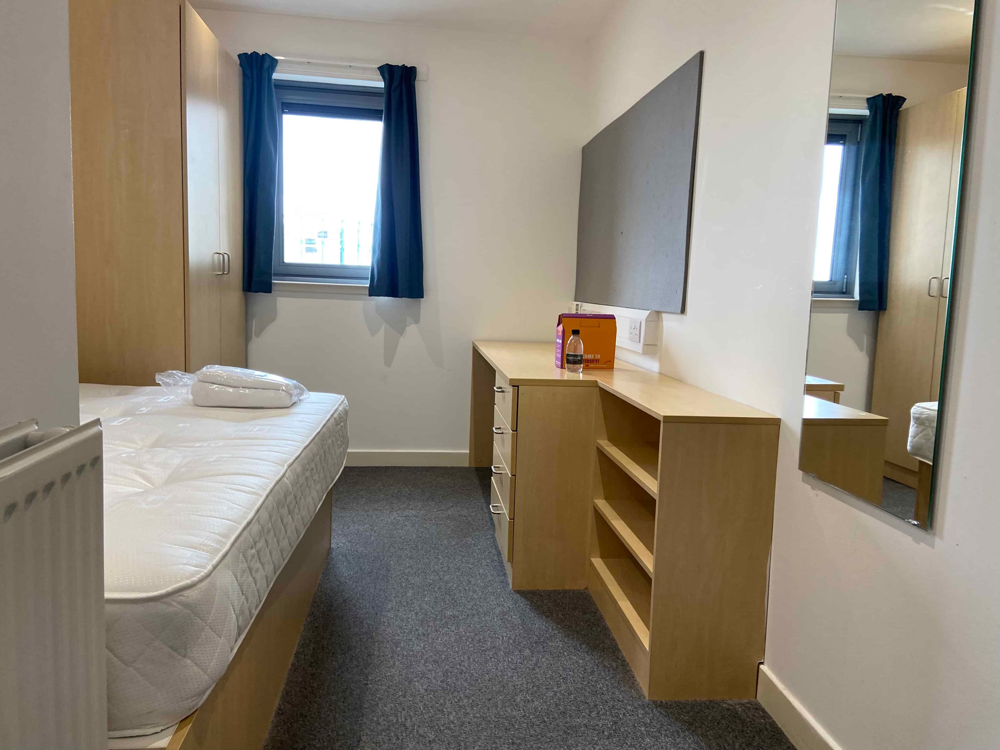 Classic En-suite - Image 14