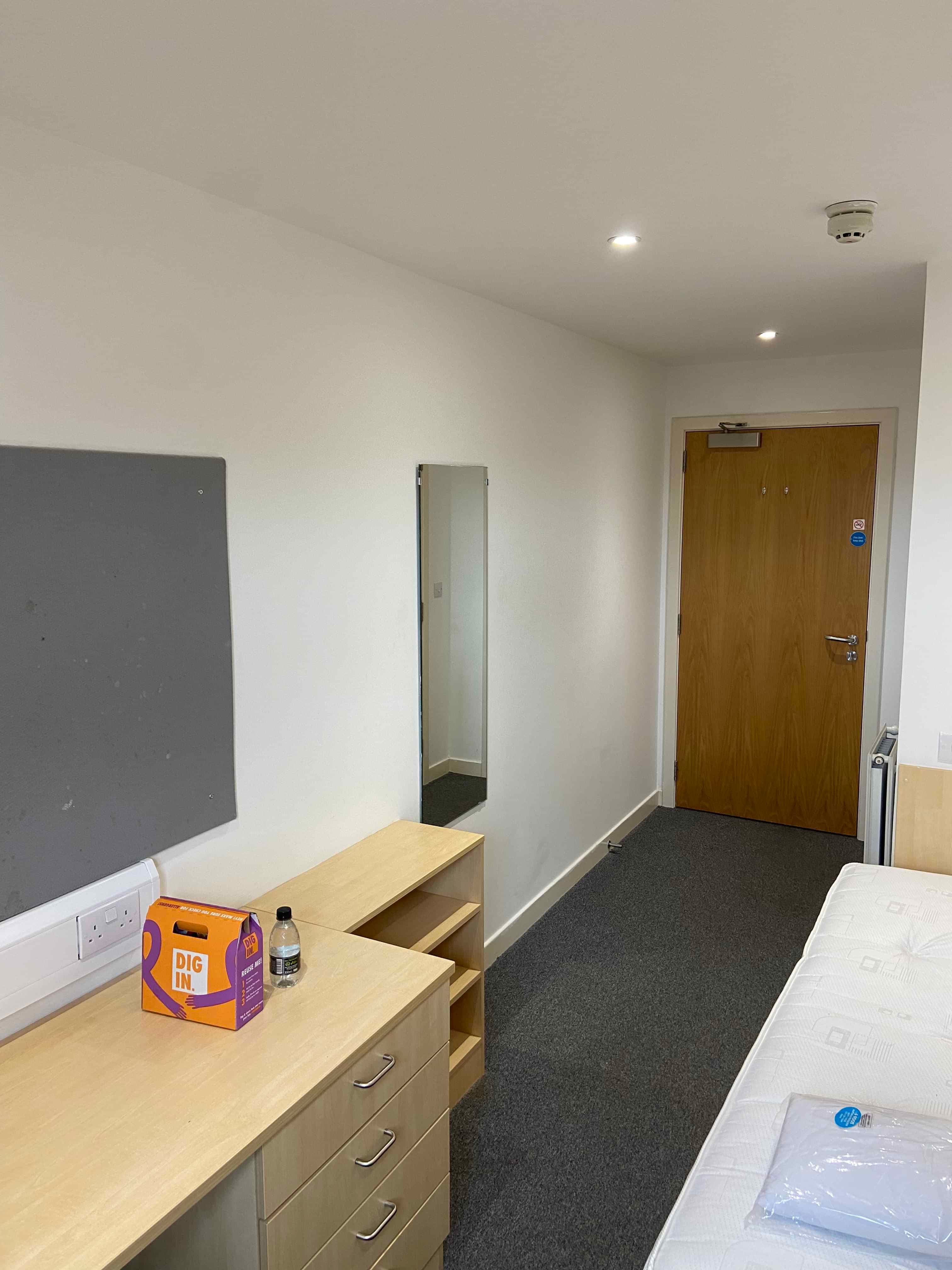 Classic En-suite - Image 12