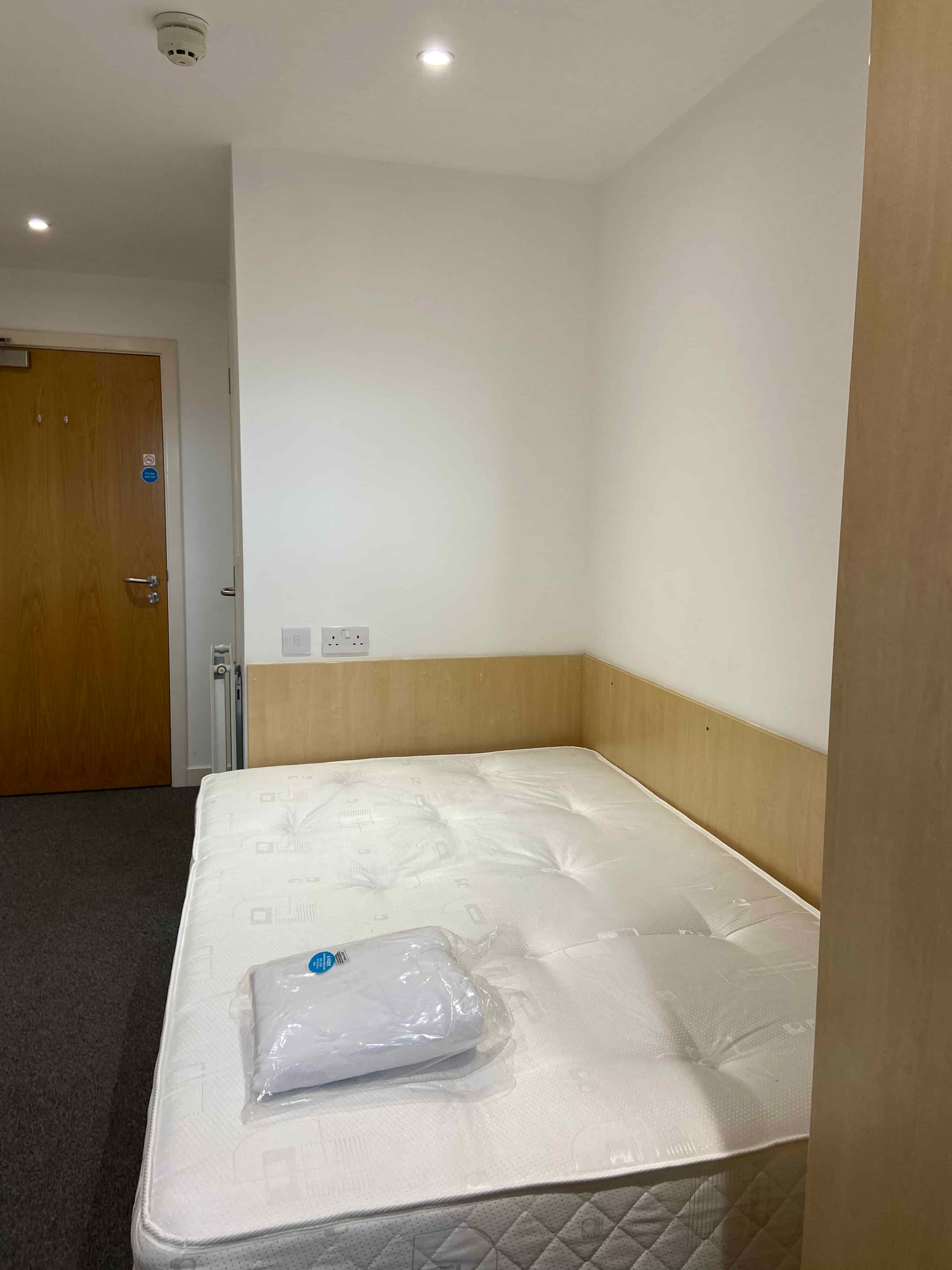 Classic En-suite - Image 5