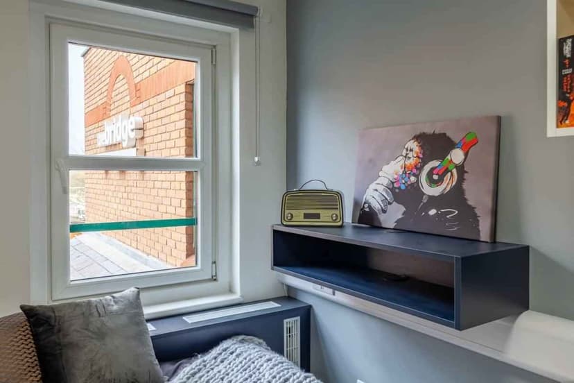 Deluxe Ensuite - Image 4