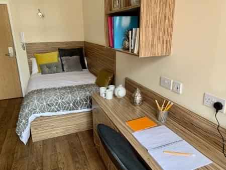 Premier Skylight En-Suite - Image 1