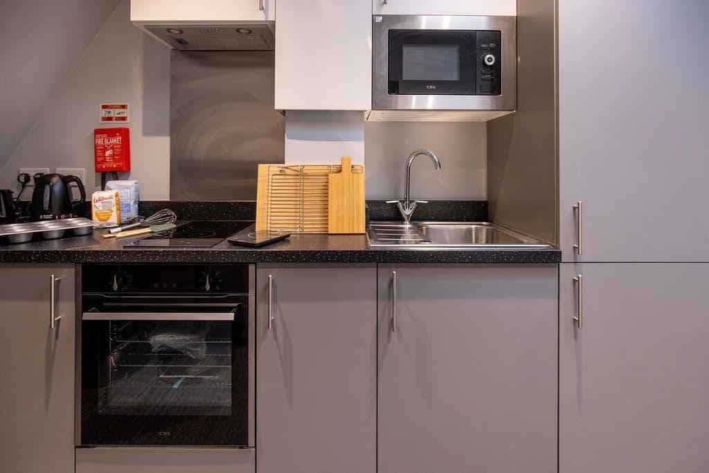 Classic 2 Bedroom Apartment - Image 2