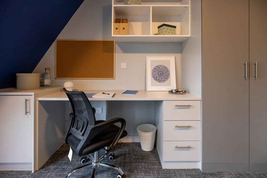 Classic 2 Bedroom Apartment - Image 3