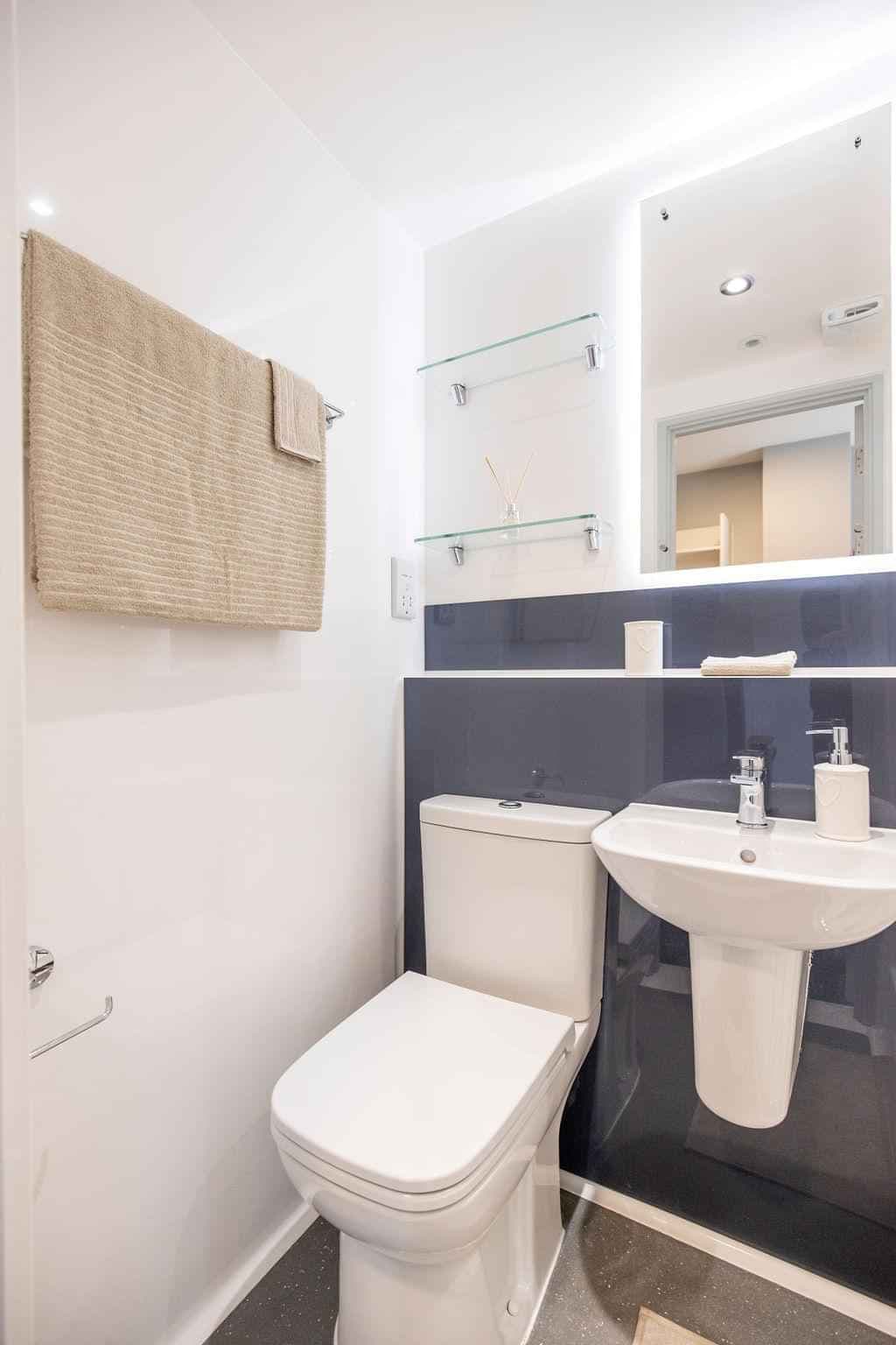 Classic 2 Bedroom Apartment - Image 7