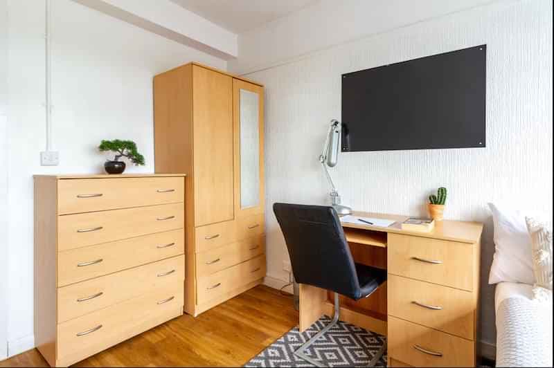Silver Premium Non Ensuite Room - Image 2