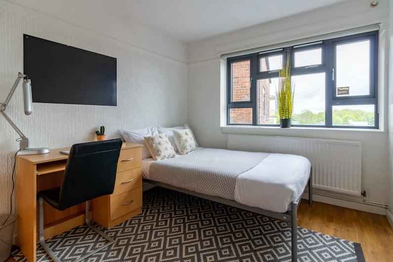 Silver Premium Non Ensuite Room - Image 3